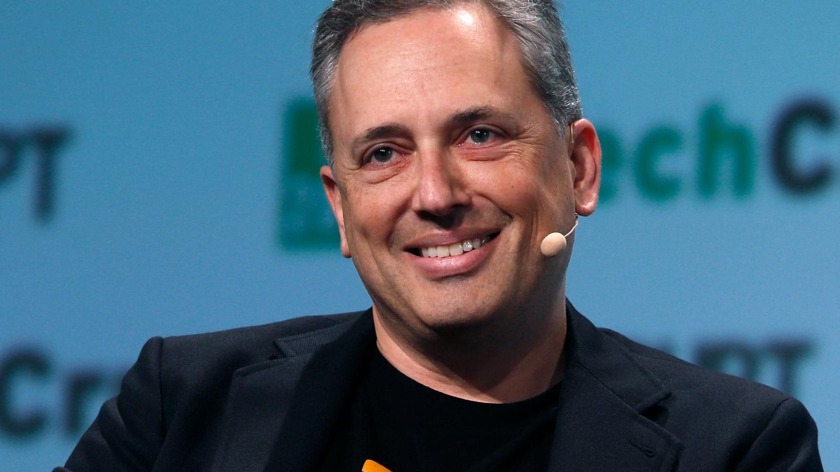 Дональд Трамп объявил о назначении венчурного инвестора, бывшего COO PayPal и подкастера Дэвида Сакса (David Sacks) на должность «царя» в своей администрации.