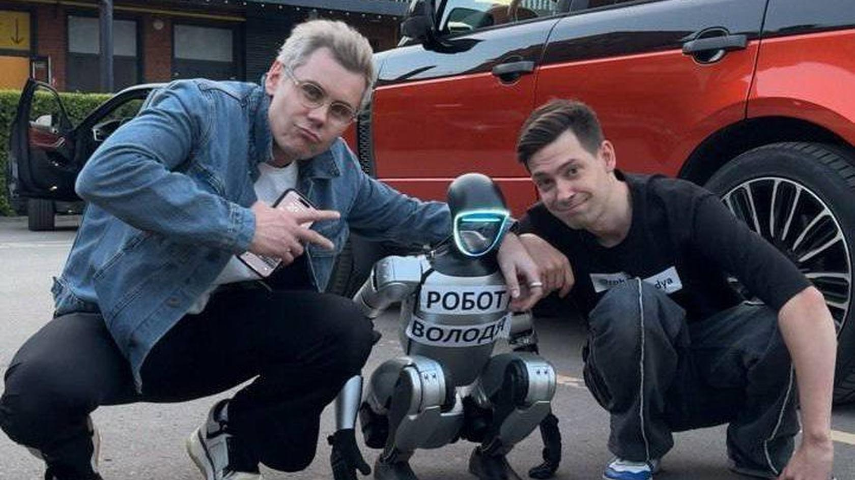 Робот Володя, Петр Тюрин и блогер Ян Топлес // Фото из личного архива Петра Тюрина